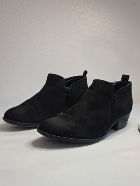 Torrid Side Dip Black Faux Suede Zipper Closure Ankle Boots Ladies Size 9